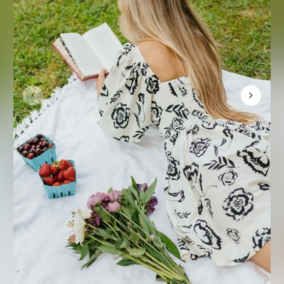 New Vestique Black and White Floral Mini Dress  Size S Casual Party Puff sleeves - Picture 3 of 15